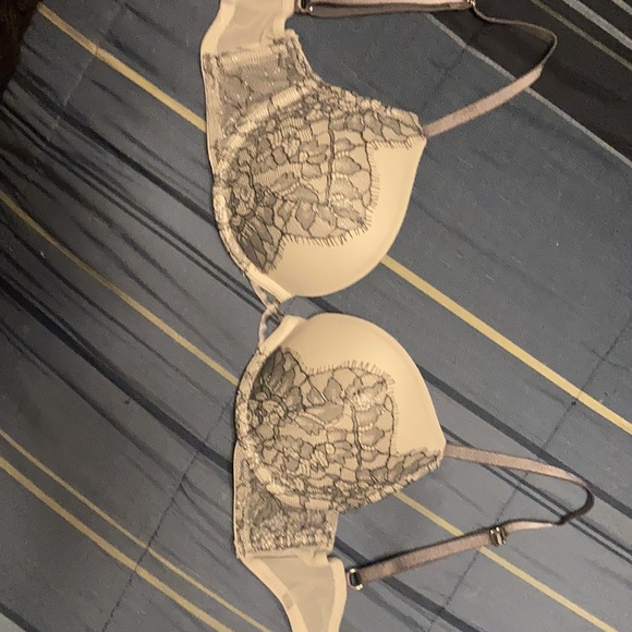 Victoria’s Secret bra bombshell add 2 cups - Picture 2 of 3